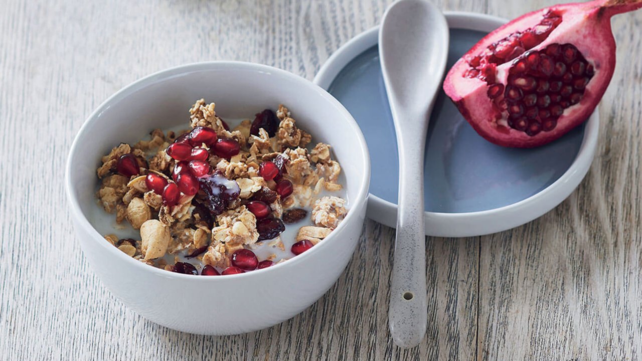 Cinnamon, cashew and dried cranberry granola